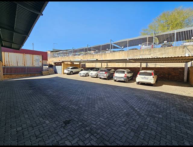 1,280M² WAREHOUSE FOR SALE IN NORTH RIDING